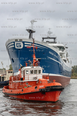 Gdańsk. Wodowanie statku rybackiego Hákon w Karstensen...