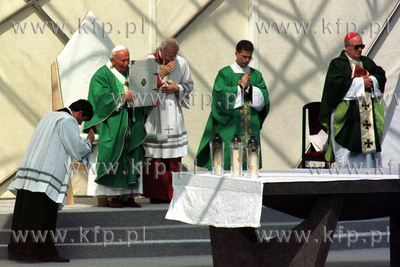 Papiez Jan Pawel II w Pelplinie. 6.06.99 Fot. Maciej...