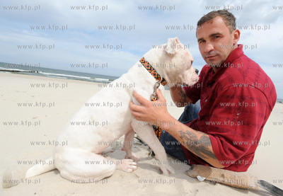 Przemyslaw Saleta ze swoim psem Milky Way, 8-miesieczna...