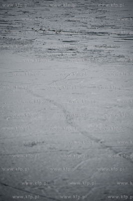 Gdansk. Niskie temperatury skuly lodem wody Motlawy....