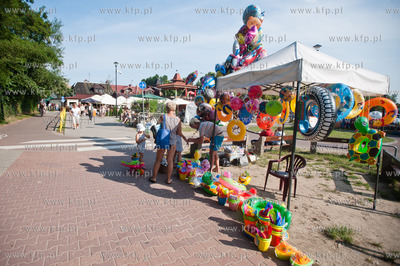 Gdansk. Wakacyjny, sloneczny dzien na plazy w Brzeznie.
Nz...