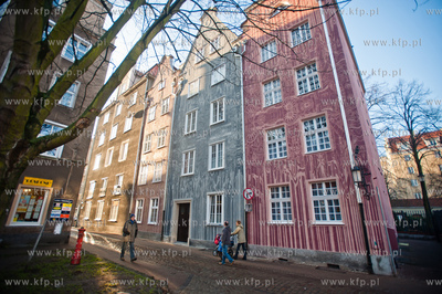 Gdansk. Odremontowane, nowo pomalowane kamieniczki...