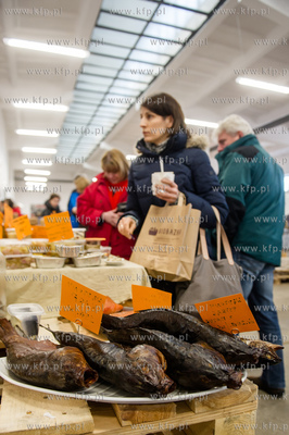 Gdansk. Hala postoczniowa przy ul. Doki 1. BioBazar...