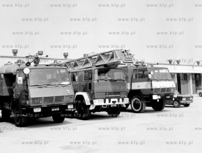 Samochody strazy pozarnej w Rafinerii Gdanskiej. 6czerwiec75_z.kosycarz_p52...