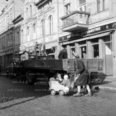 Spacer ulicami Tczewa. (lata60).19590008045zFot....