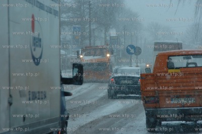 Slupsk zasypany sniegiem, do odsniezania zmobilizowano...