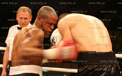 Gdynia, Gala boksu zawodowego. Nz. Walka miedzy Carlosem...