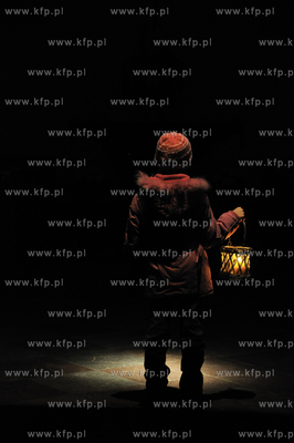 Adwent w kosciolach chrzescijanskich to okres trwajacy...