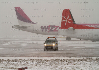 Gdansk, Rebiechowo. Akcja zima w Porcie Lotniczym Gdansk...