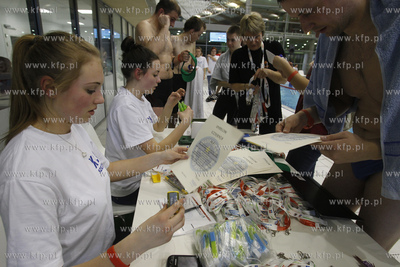 Szczecin. Nas basenie Floating Arena odbyla sie sztafeta...