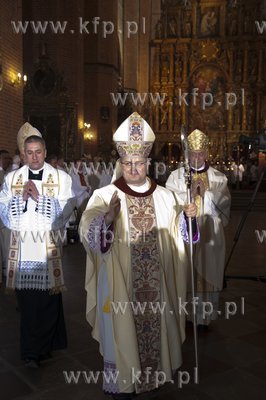 W Bazylice katedralnej w Pelplinie świecenia biskupie...