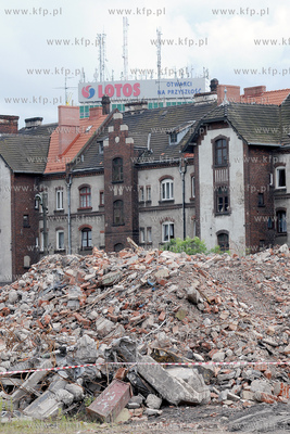 Jana z Kolna  - wyburzanie dawnego biura projektowego...