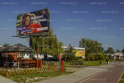 Gdańsk, Przymorze ul. Kołobrzeska. Reklamy wyborcze...