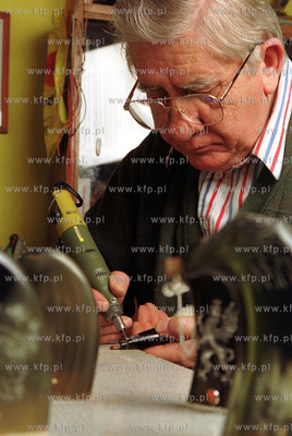 Pan Rudolf Krecki z Brodnicy Gornej k. Gdanska wytwarza...