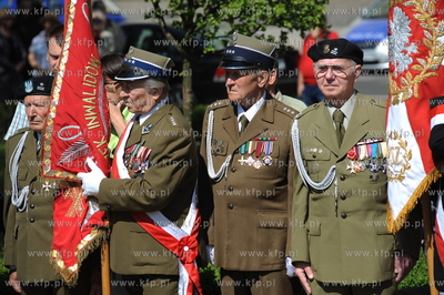 Gdansk. Obchody rocznicowe Konstytucji 3 Maja, kwiaty...