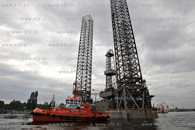 Do Stoczni Remontowej doholowano platforme wiertnicza...