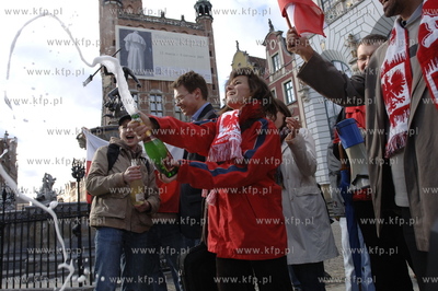 Gdanszczanie pod Neptunem na Dlugim Targu w Gdansku...