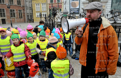Gdansk. Dlugi Targ w okolicy fontanny Neptuna. Happening...