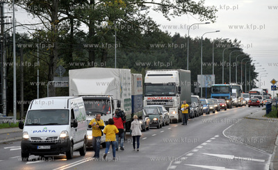 Mieszkancy Trojmiasta walcza o budowe drogi, ktora...