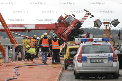 Wypadek na budowie trasy WZ. Na skrzyzowaniu ulic Szczesliwej...