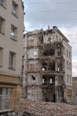 Wyburzanie dawnego Domu Towarowego PDT a obecnie Galerii...