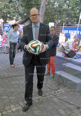 Festyn charytatywny Zeszyt dla Ucznia odbyl sie tym...