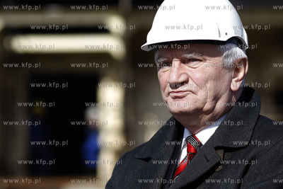 Stocznia Gdansk. Polozenie stepki pod statkiem NB87....