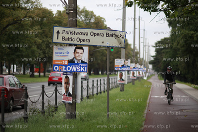 Gdansk. Wybory do sejmu i senatu. Nz. plakaty wyborcze...