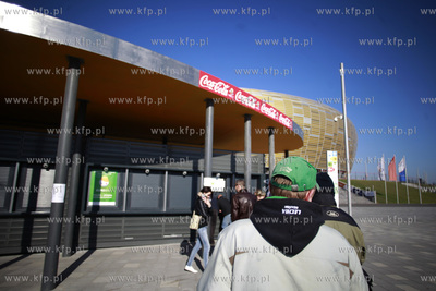 PGE Arena. Kolejka po bilety na mecz Lechia Gdansk...