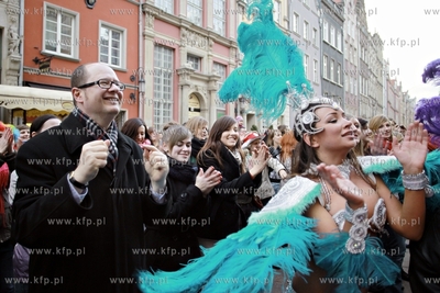 Gdańsk. Teatr w Oknie przy ul Długiej. Wolontariusze...