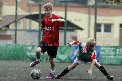 Gdansk Zaspa. Pilkarski turniej dzikich druzyn Do przerwy...