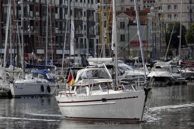 Jacht wyplywa z mariny w Gdansku.
28.06.2013
fot....