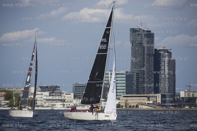 Gdynia.  Regaty o puchary: Komandora JKMW zorganizowane...