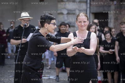 Gdańsk. ul. Długa i Długi Targ. Parada na zakończenie...