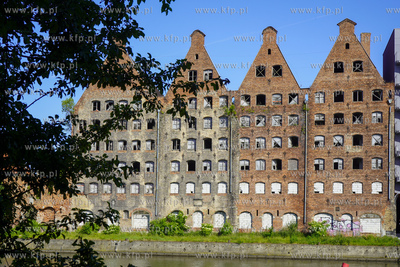 Zespół spichlerzy:Pod Koroną, Elbląg, Toruń, Gdańsk...