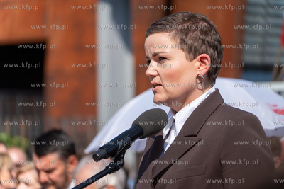 Gdańsk. Plac Solidarności. Symboliczne otwarcie bramy...