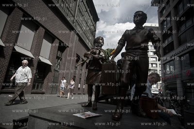Berlin stolica Niemiec. Nz. Kindertransport przy stacji...