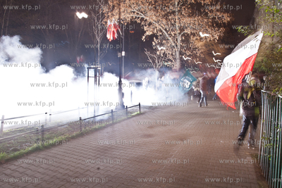 Warszawski "Marsz Niepodległosci" organizowany przez...