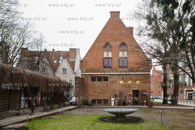 Gdańsk. Fontanna na skwerze przy ul. Bogusławskiego...