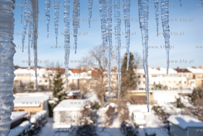 Gdańsk. Zwisające sople z dachu. 16.02.2026 / fot....
