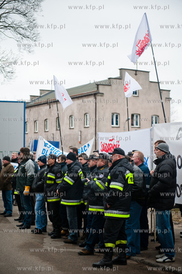 Gdansk. Protest pracownikow Portowej Strazy Pozarnej...