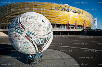 Gdansk. Stadion PGE Arena.
Nz pilka z podpisami, ktora...