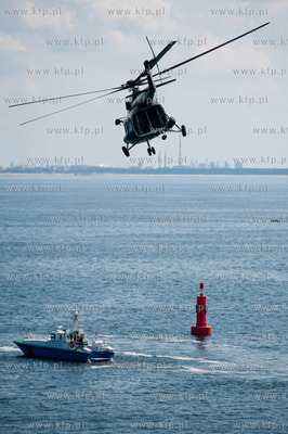 Gdynia. Swieto Morza. Pokaz dzialan antyterrorystycznych...