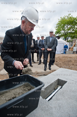 Gdynia. Uroczystosc podpisania aktu erekcyjnego i wmurowanie...