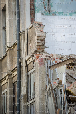 Gdansk. Rozbiorka budynku dawnej przychodni przy ulicy...