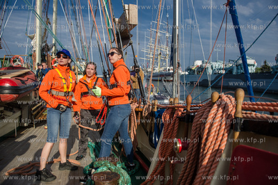 Gdynia. Basen Prezydenta. Uczestnicy Onko-Rejsu wyruszaja...