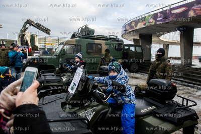 Gdynia. Skwer Kościuszki. Piknik wojskowy pt. Bezpieczna...