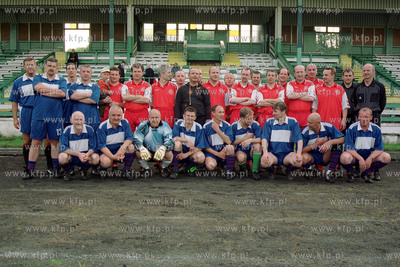 Mecz pilkarski Konserwatyski - Liberalowie na stadionie...