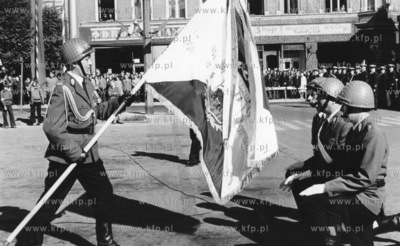 Rynek w Koscierzynie. Przekazanie miejscowej jednostce...