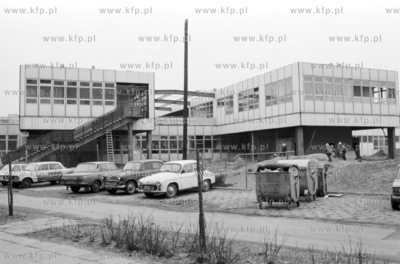 Gdansk Zaspa. Mlyniec. Sklepy na ul. Pilotow3. 03.1981...